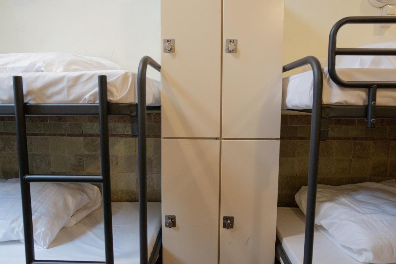 Shelter City Christian Hostel Амстердам Экстерьер фото