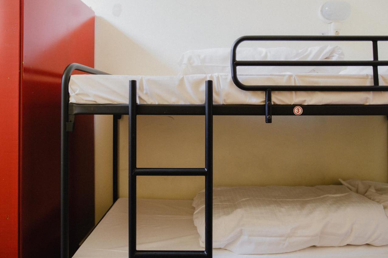 Shelter City Christian Hostel Амстердам Экстерьер фото